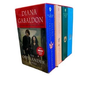 Outlander 4 Boxed Set: Outlander, Dragonfly in Amber, Voyager, Drums of Autumn